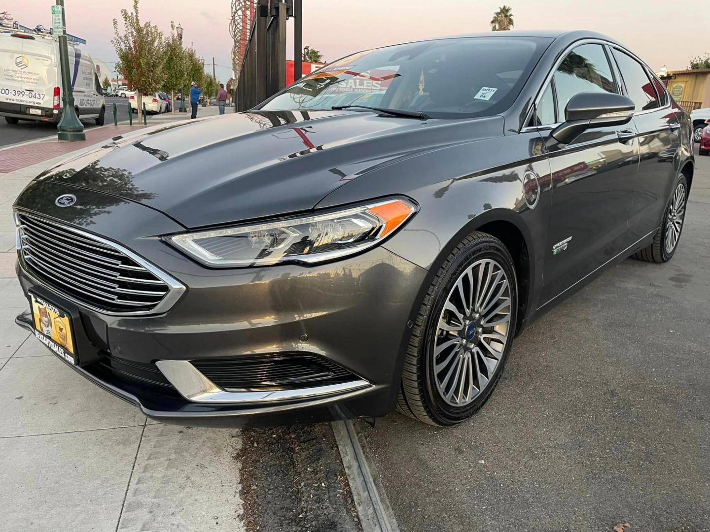 2018 GRAY /BLACK Ford Fusion Energi SE (3FA6P0PU1JR) with an 4-Cyl, Hybrid, 2.0 Liter engine, Automatic, CVT transmission, located at 744 E Miner Ave, Stockton, CA, 95202, (209) 944-5770, 37.956863, -121.282082 - PLUS TAXES AND FEES - Photo#3